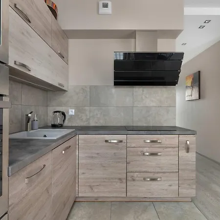 Air-conditioned In With Parking By Renters * Poznań