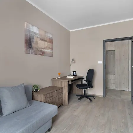 Air-conditioned In With Parking By Renters