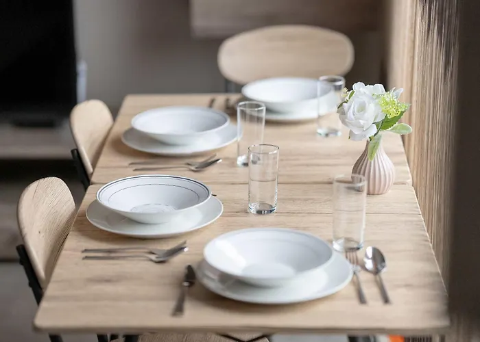 Air-conditioned In With Parking By Renters *