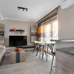 Air-conditioned In With Parking By Renters Apartamento