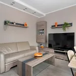 Air-conditioned In With Parking By Renters Apartamento *