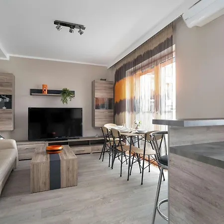 Air-conditioned In With Parking By Renters Apartmán