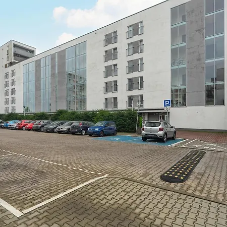 Air-conditioned In With Parking By Renters 포즈난