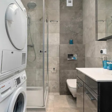 Air-conditioned In With Parking By Renters * Poznaň