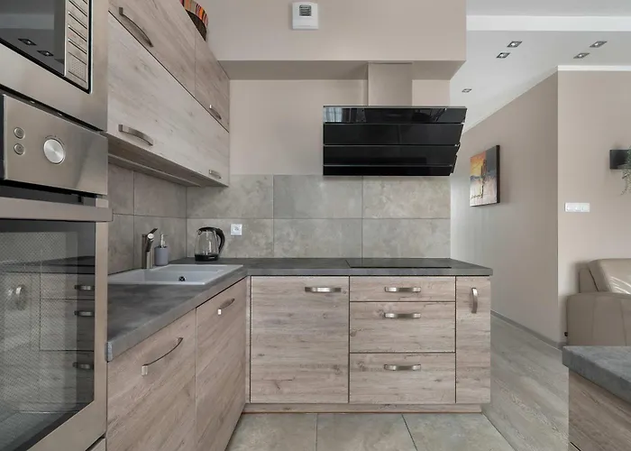 Air-conditioned In With Parking By Renters * Познань