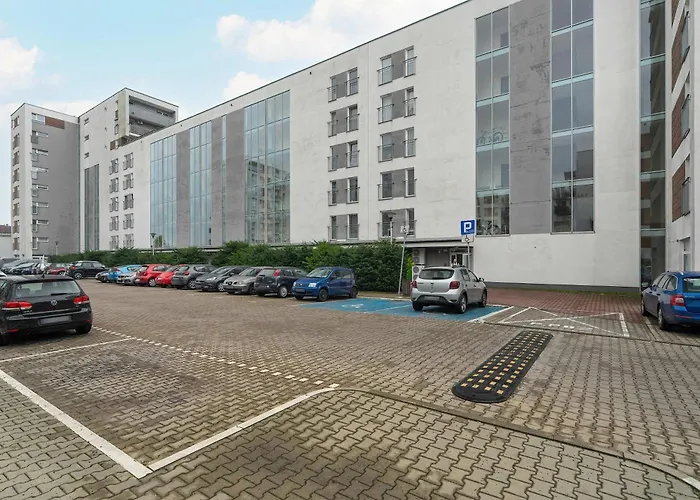 Air-conditioned In With Parking By Renters Poznań