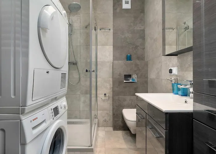 Air-conditioned In With Parking By Renters * Познань